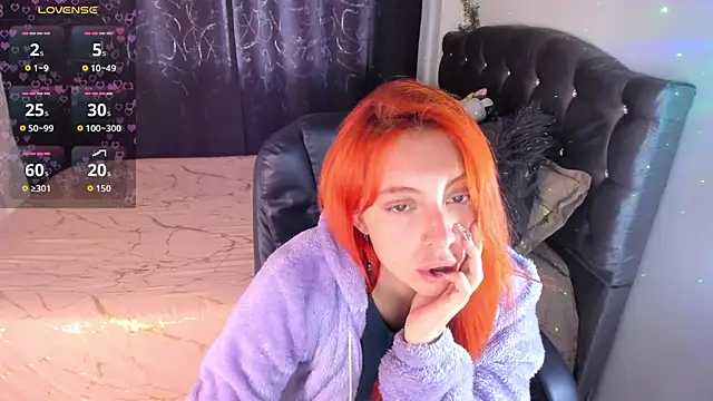 Violetaarey online show from April 20, 2026, 9:49 pm