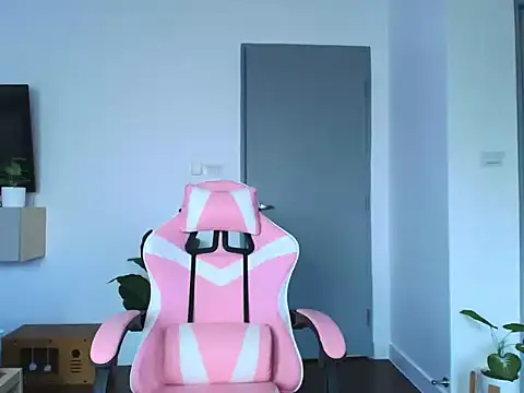 juicyshow  online show from September 14, 2025, 2:33 am