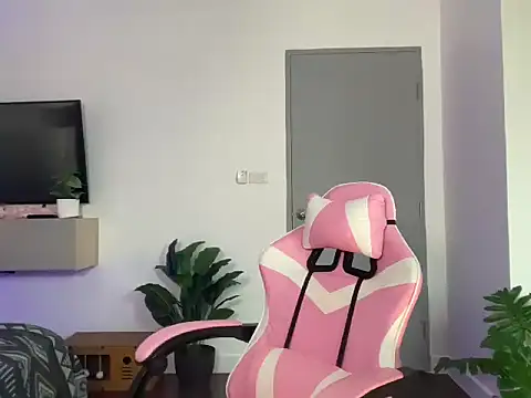 juicyshow  online show from September 22, 2025, 1:29 am