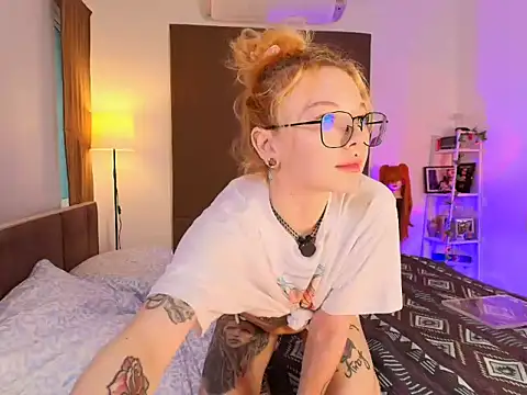 juicyshow  online show from October 10, 2025, 12:20 am