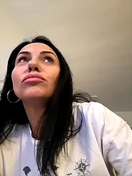 KimKelly13 online show from October 13, 2025, 7:52 am