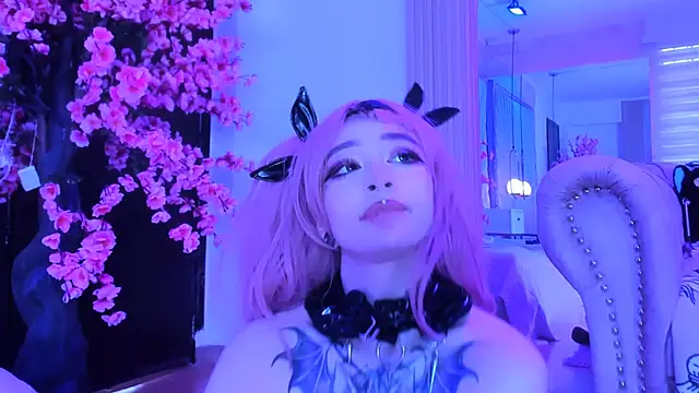 zephirahabney online show from February 2, 2025, 8:08 pm