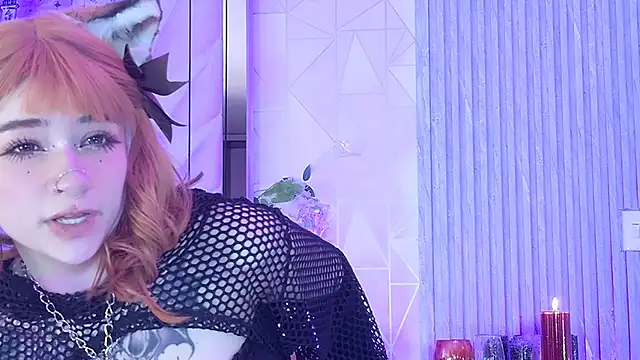 zephirahabney online show from November 28, 2025, 2:42 pm