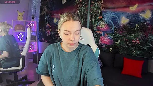 Snapshot of TiffanyBatson chatting on December 20, 2024, 6:19 am TiffanyBatson online show from December 20, 2024, 6:19 am