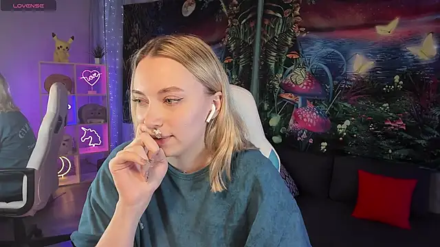 Snapshot of TiffanyBatson chatting on December 20, 2024, 9:21 am TiffanyBatson online show from December 20, 2024, 9:21 am