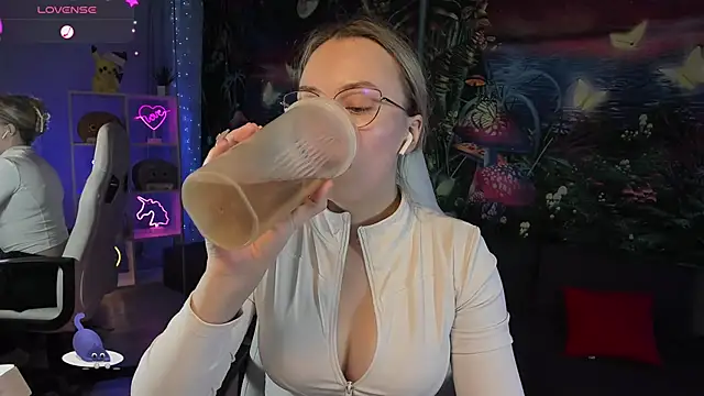 Snapshot of TiffanyBatson chatting on January 5, 2025, 9:26 am TiffanyBatson online show from January 5, 2025, 9:26 am