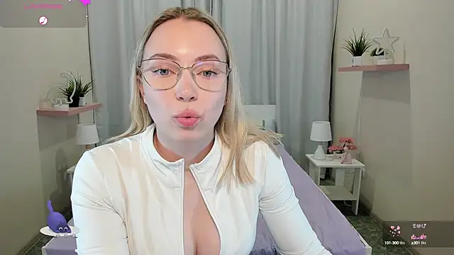 Snapshot of TiffanyBatson chatting on January 8, 2025, 2:14 pm TiffanyBatson online show from January 8, 2025, 2:14 pm