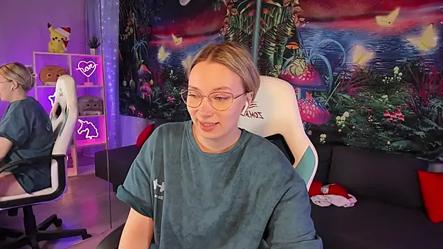 Snapshot of TiffanyBatson chatting on January 14, 2025, 11:31 am TiffanyBatson online show from January 14, 2025, 11:31 am