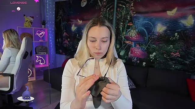 Snapshot of TiffanyBatson chatting on January 21, 2025, 5:27 am TiffanyBatson online show from January 21, 2025, 5:27 am