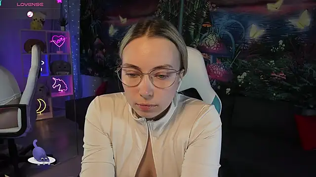 Snapshot of TiffanyBatson chatting on January 22, 2025, 10:40 am TiffanyBatson online show from January 22, 2025, 10:40 am