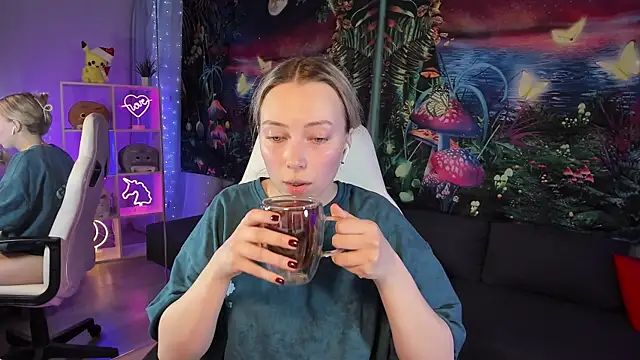 Snapshot of TiffanyBatson chatting on January 31, 2025, 10:20 am TiffanyBatson online show from January 31, 2025, 10:20 am