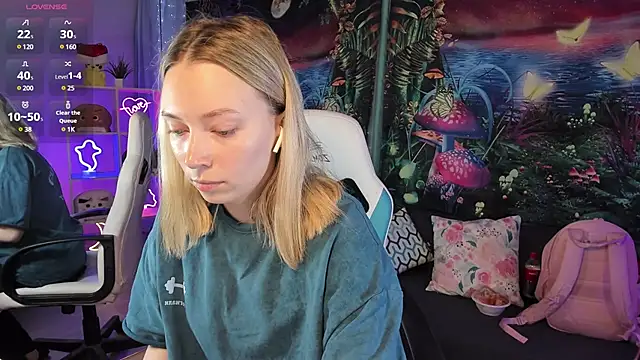 Snapshot of TiffanyBatson chatting on February 3, 2025, 7:07 am TiffanyBatson online show from February 3, 2025, 7:07 am