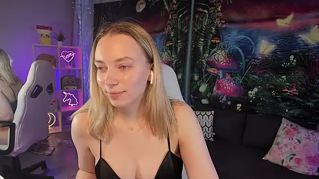 Snapshot of TiffanyBatson chatting on February 6, 2025, 7:35 am TiffanyBatson online show from February 6, 2025, 7:35 am