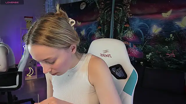 Snapshot of TiffanyBatson chatting on February 17, 2025, 11:23 am TiffanyBatson online show from February 17, 2025, 11:23 am