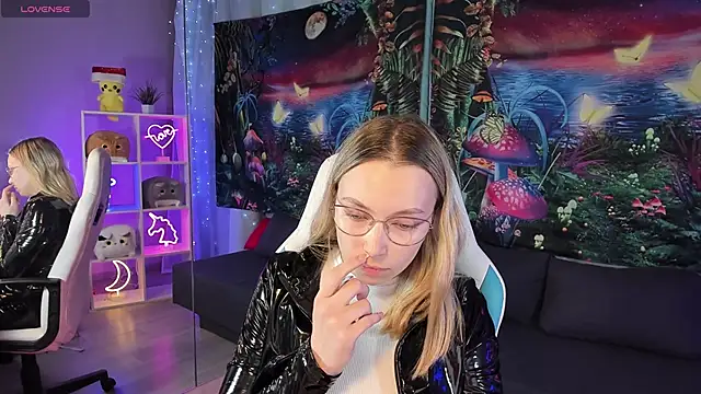 Snapshot of TiffanyBatson chatting on February 23, 2025, 12:27 pm TiffanyBatson online show from February 23, 2025, 12:27 pm