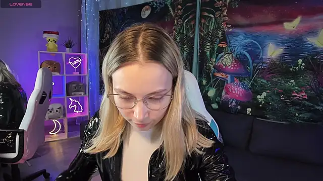 Snapshot of TiffanyBatson chatting on February 23, 2025, 3:29 pm TiffanyBatson online show from February 23, 2025, 3:29 pm