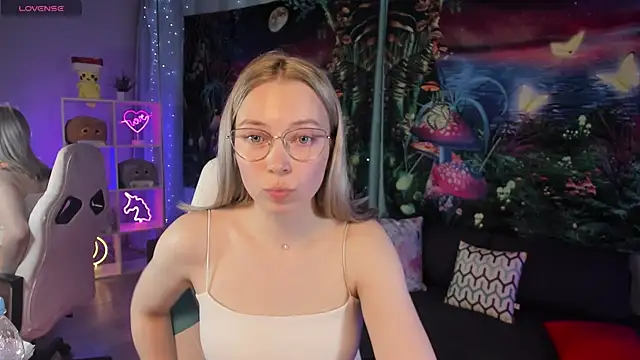 Snapshot of TiffanyBatson chatting on March 4, 2025, 7:30 am TiffanyBatson online show from March 4, 2025, 7:30 am