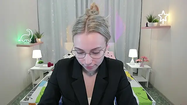 Snapshot of TiffanyBatson chatting on March 6, 2025, 8:08 am TiffanyBatson online show from March 6, 2025, 8:08 am