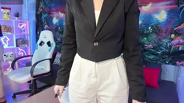 Snapshot of TiffanyBatson chatting on March 7, 2025, 9:40 am TiffanyBatson online show from March 7, 2025, 9:40 am