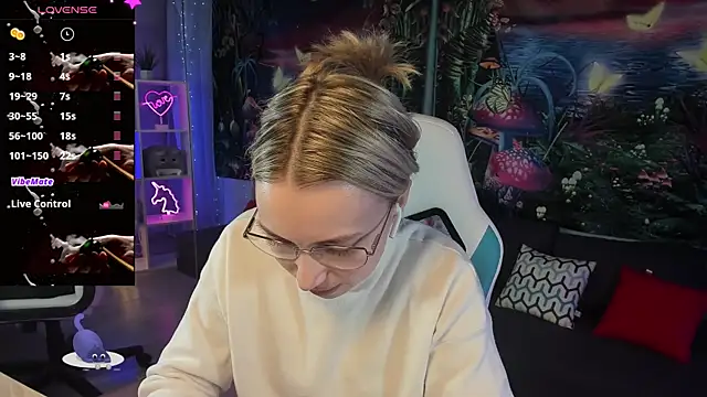 Snapshot of TiffanyBatson chatting on March 11, 2025, 9:56 am TiffanyBatson online show from March 11, 2025, 9:56 am