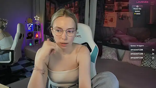 Snapshot of TiffanyBatson chatting on March 13, 2025, 7:31 am TiffanyBatson online show from March 13, 2025, 7:31 am