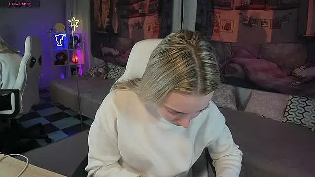 Snapshot of TiffanyBatson chatting on March 14, 2025, 5:16 am TiffanyBatson online show from March 14, 2025, 5:16 am