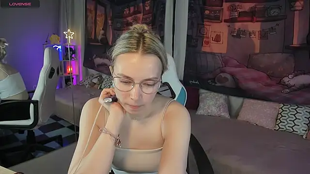 Snapshot of TiffanyBatson chatting on March 14, 2025, 8:21 am TiffanyBatson online show from March 14, 2025, 8:21 am