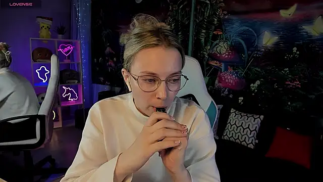 Snapshot of TiffanyBatson chatting on March 17, 2025, 7:24 am TiffanyBatson online show from March 17, 2025, 7:24 am