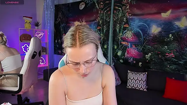 Snapshot of TiffanyBatson chatting on March 19, 2025, 9:06 am TiffanyBatson online show from March 19, 2025, 9:06 am