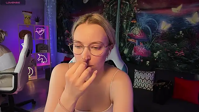 Snapshot of TiffanyBatson chatting on March 20, 2025, 12:00 pm TiffanyBatson online show from March 20, 2025, 12:00 pm