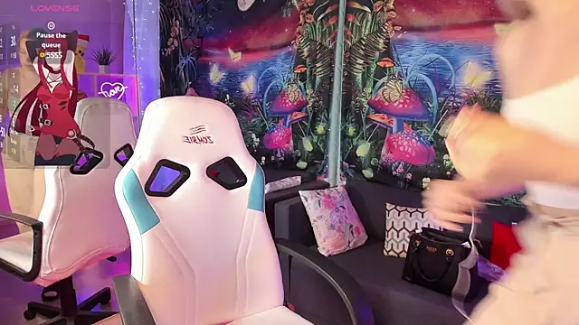 Snapshot of TiffanyBatson chatting on March 21, 2025, 6:49 am TiffanyBatson online show from March 21, 2025, 6:49 am