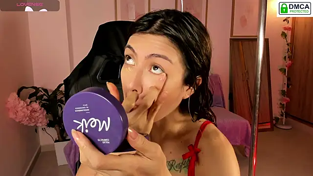 Lilabril online show from January 19, 2026, 2:43 pm