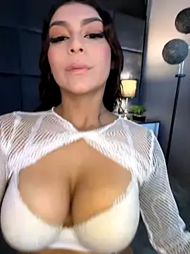 CHERRYY BOMB  online show from November 25, 2025, 12:16 pm