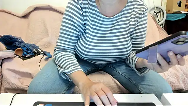 Snapshot of IsraeliMilf chatting on December 19, 2024, 8:23 pm IsraeliMilf online show from December 19, 2024, 8:23 pm