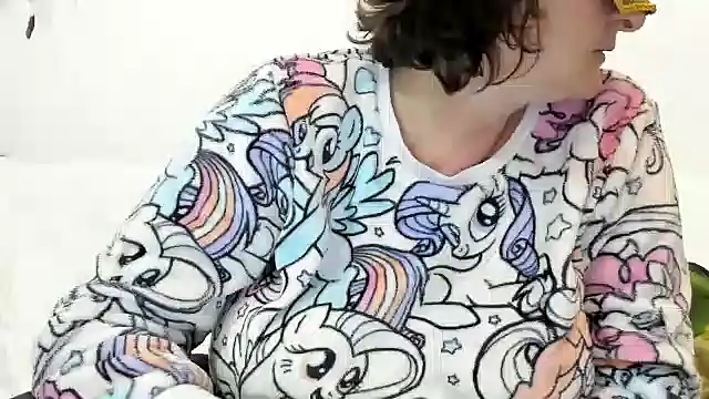 Snapshot of IsraeliMilf chatting on February 8, 2025, 8:10 pm IsraeliMilf online show from February 8, 2025, 8:10 pm