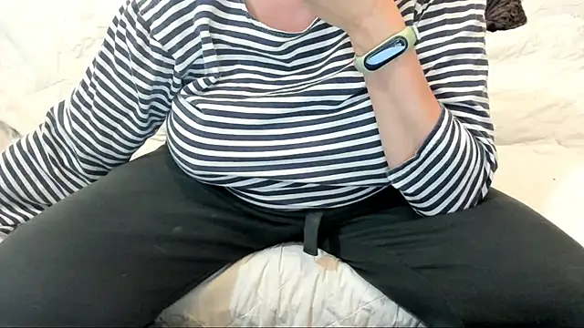 Snapshot of IsraeliMilf chatting on March 8, 2025, 8:25 pm IsraeliMilf online show from March 8, 2025, 8:25 pm