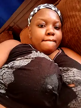 queennapal online show from March 12, 2026, 11:49 am