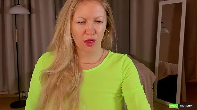 sugamomy online show from November 19, 2025, 12:32 am