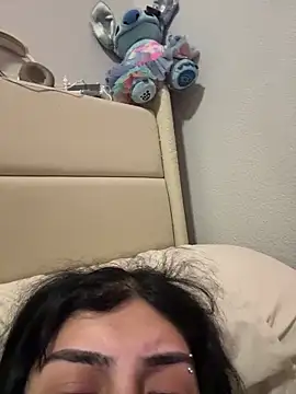 Snapshot of ThickerThanYoBitch chatting on November 14, 2025, 7:01 pm ThickerThanYoBitch online show from November 14, 2025, 7:01 pm