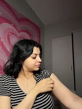 Snapshot of ThickerThanYoBitch chatting on February 15, 2026, 11:41 am ThickerThanYoBitch online show from February 15, 2026, 11:41 am