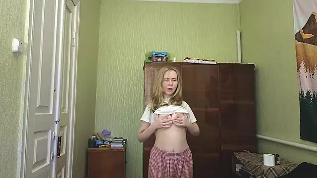 Riley Roo online show from December 8, 2024, 5:55 pm