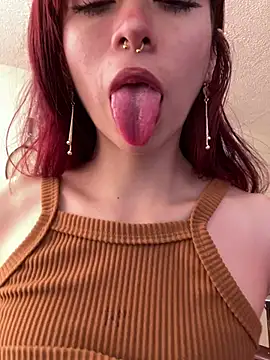 SuzzyyM online show from March 27, 2026, 6:40 pm