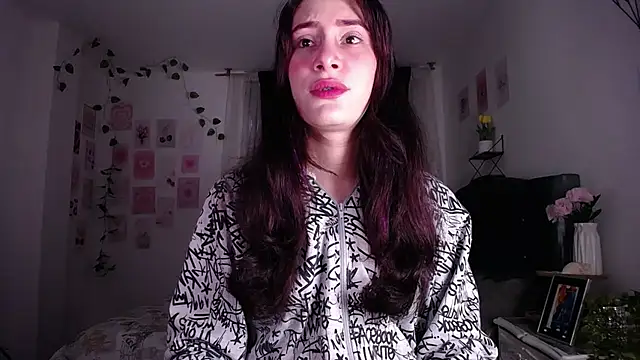 IsaBaileys  online show from May 14, 2026, 10:27 pm