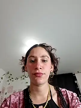 IsaBaileys  online show from June 5, 2026, 2:29 am