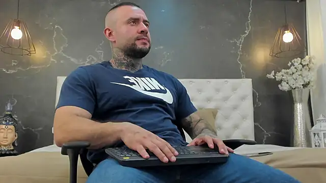 BruceDallas online show from February 1, 2025, 11:58 pm