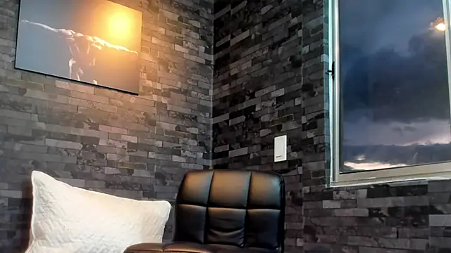 BruceDallas online show from November 30, 2025, 10:58 pm