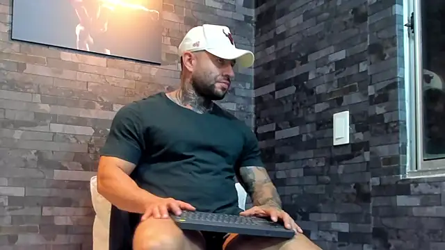 Snapshot of BruceDallas chatting on February 3, 2026, 2:53 am BruceDallas online show from February 3, 2026, 2:53 am