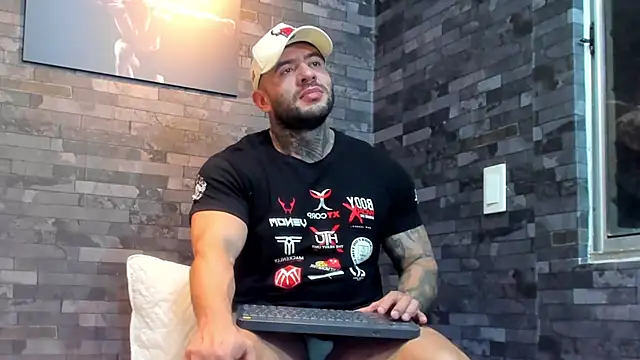 Snapshot of BruceDallas chatting on February 4, 2026, 12:27 am BruceDallas online show from February 4, 2026, 12:27 am