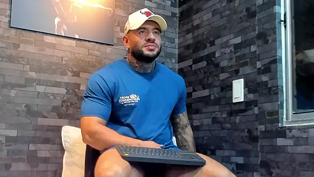 Snapshot of BruceDallas chatting on February 6, 2026, 4:06 am BruceDallas online show from February 6, 2026, 4:06 am