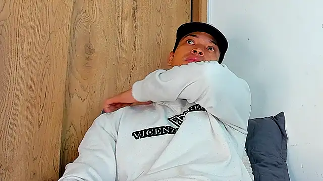 Stiven collins online show from November 17, 2025, 9:37 am